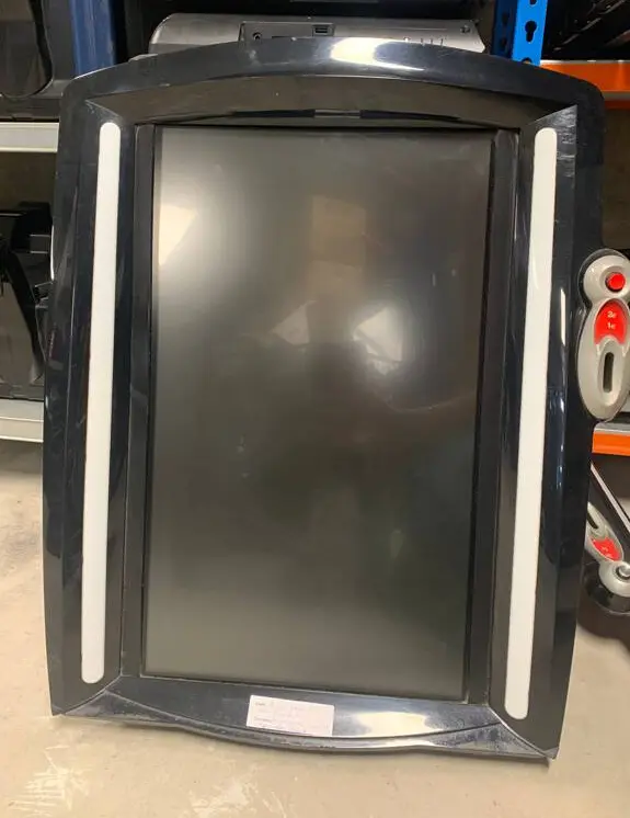 PANTALLA BOOMERANG CON HERRAJE